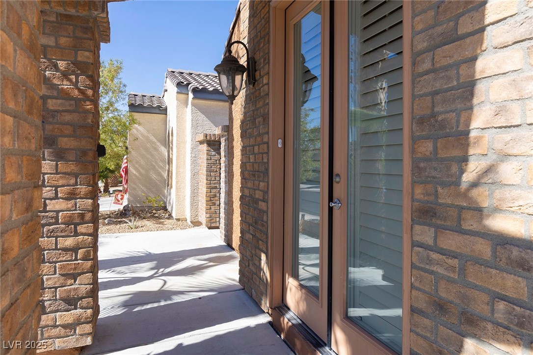472 Via Stretto Avenue Property Photo 4
