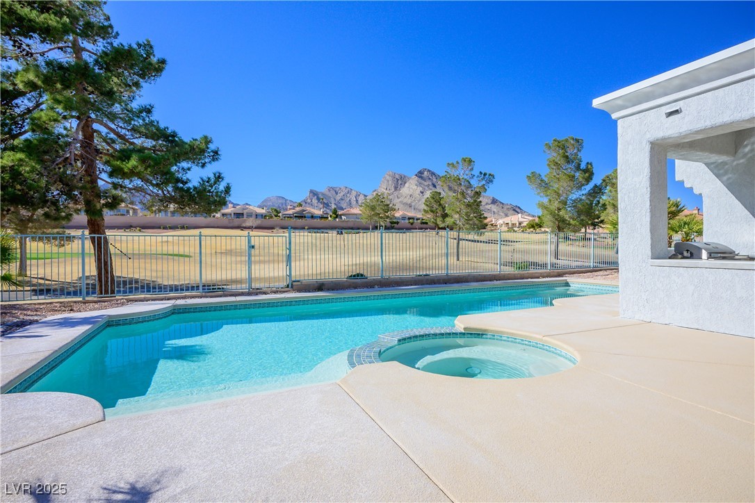2265 Lauren Drive Property Photo 4