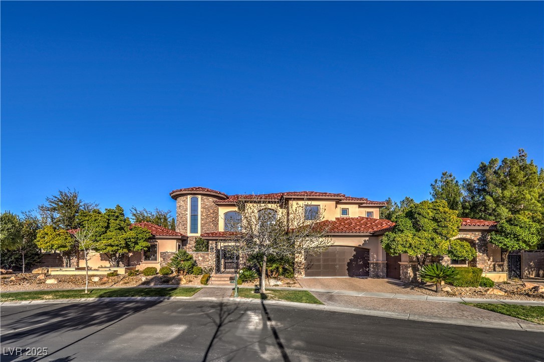 6 Fire Rock Court Property Photo