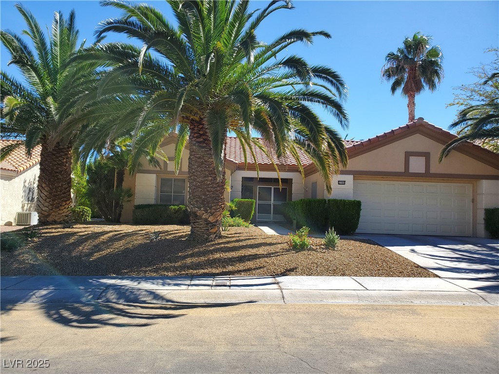 2700 Crown Ridge Drive Property Photo 2