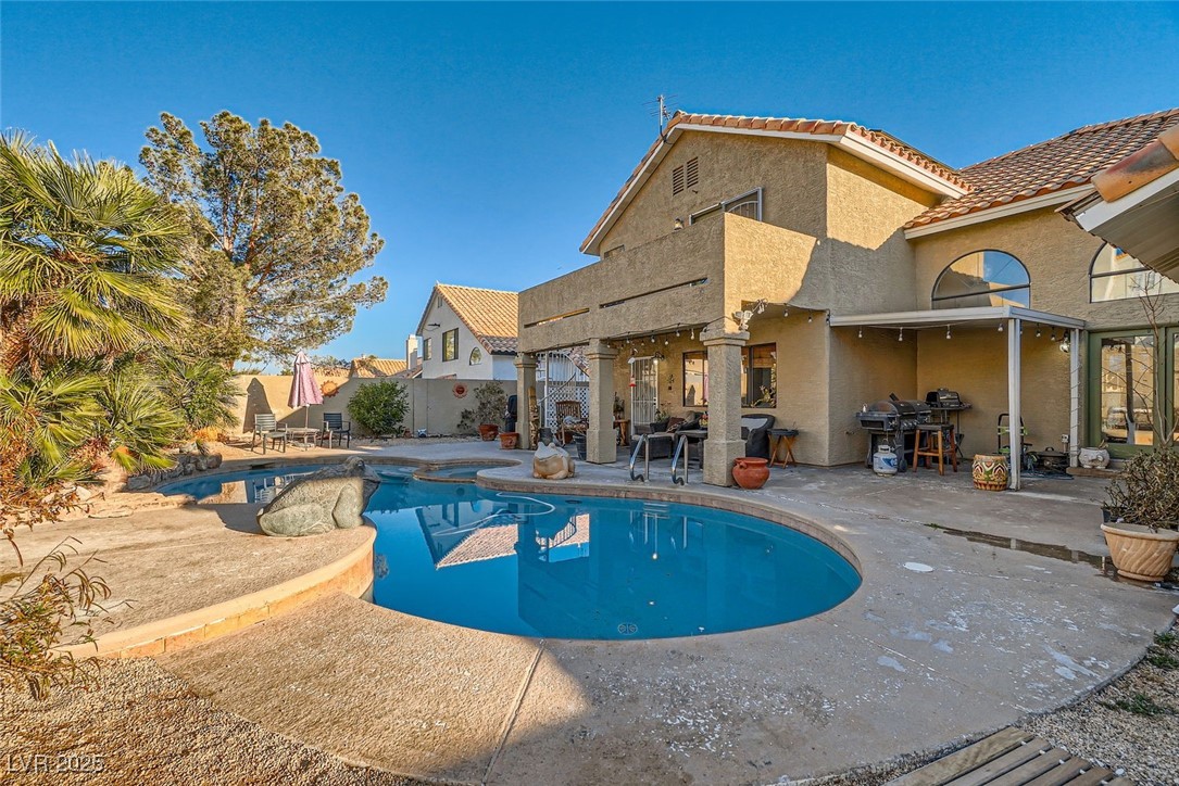 9532 Cliff View Way Property Photo 2