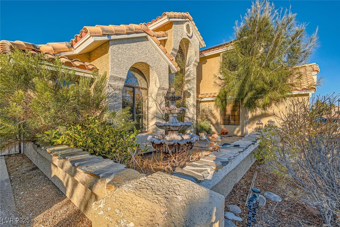 9532 Cliff View Way Property Photo 6