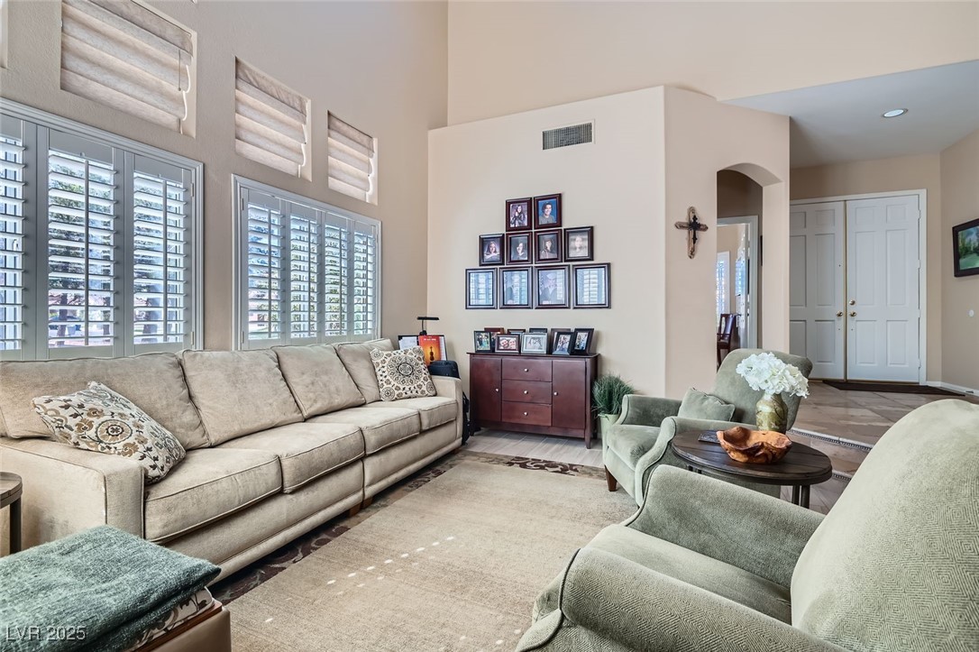 2529 Vera Cruz Circle Property Photo 4