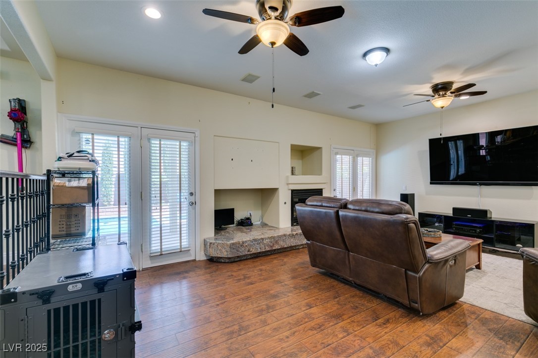 6686 Enchanted Cove Court Property Photo 8