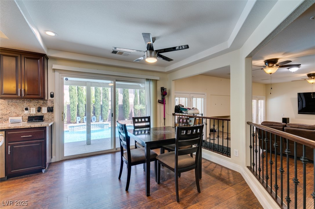 6686 Enchanted Cove Court Property Photo 12