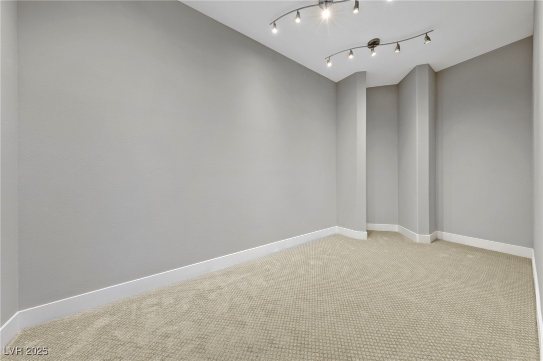 2548 Faiss Drive Property Photo 31