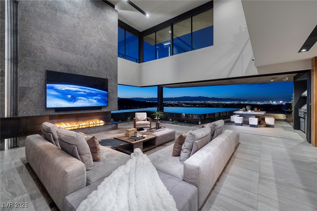 811 Magnum Cliff Court Property Photo