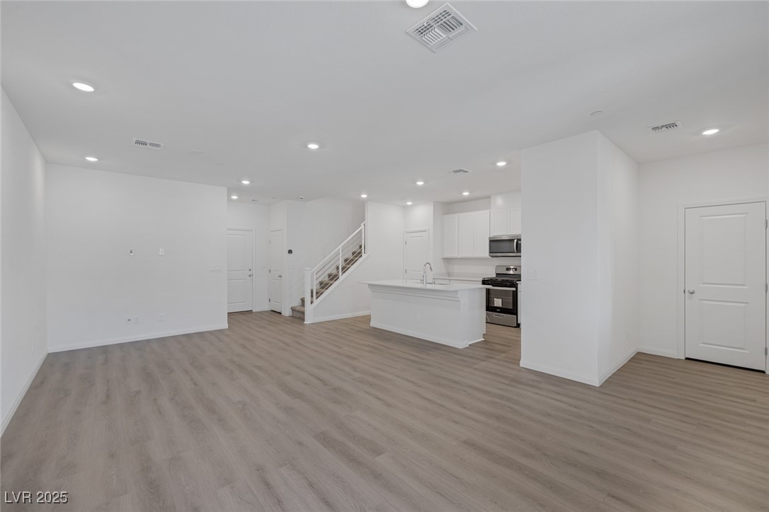 2731 Luzzi Walk Property Photo 8