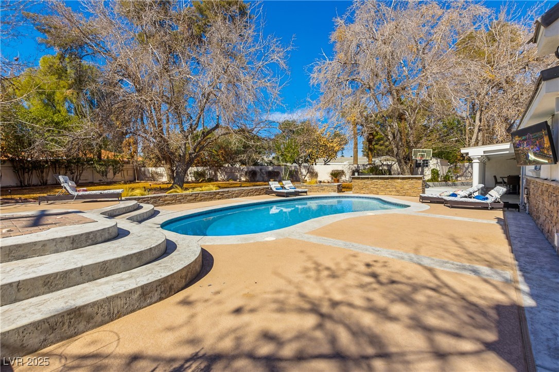 7229 Mira Vista Street Property Photo 5