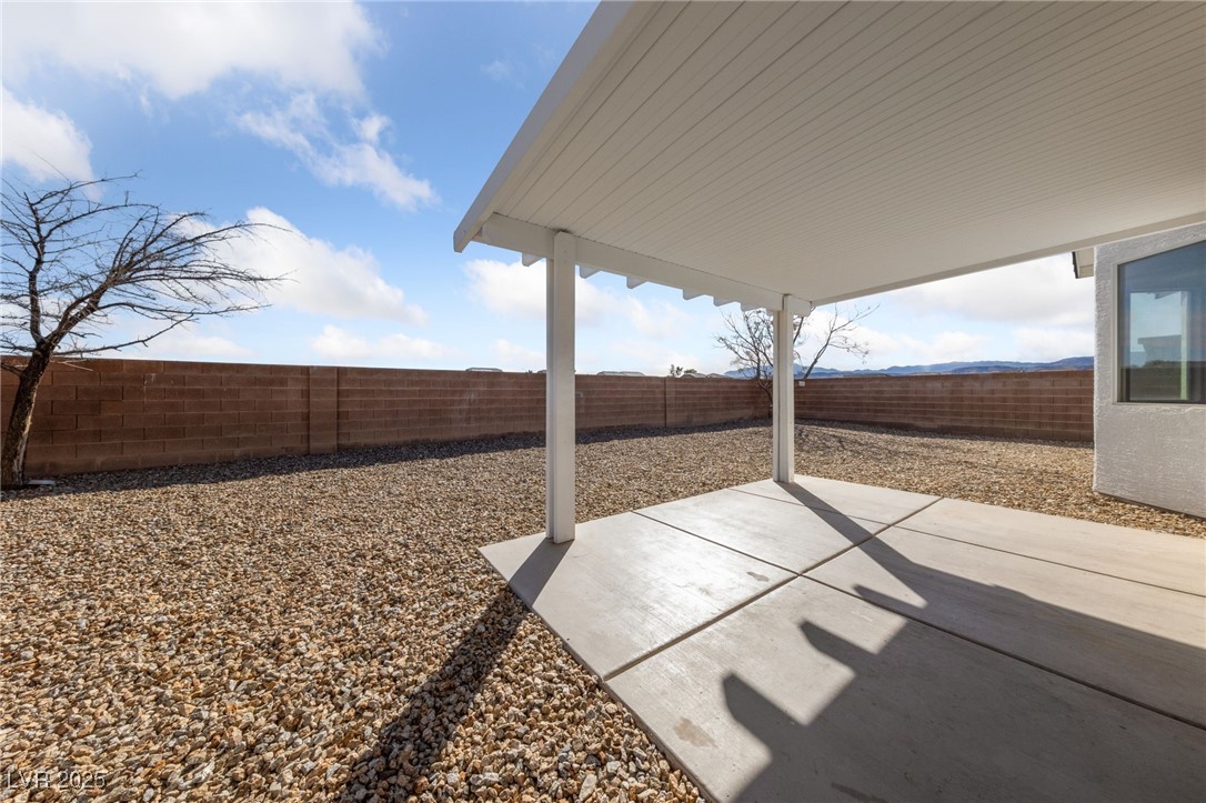 7505 Crystal Clear Avenue Property Photo 8