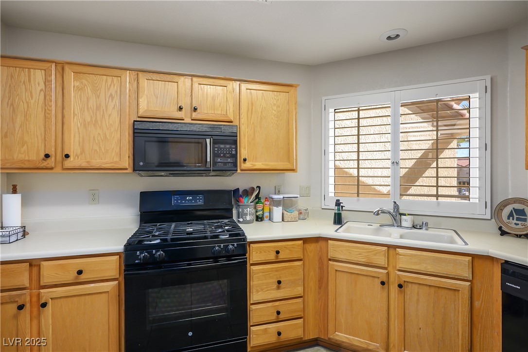 8916 Evening Star Drive Property Photo 7