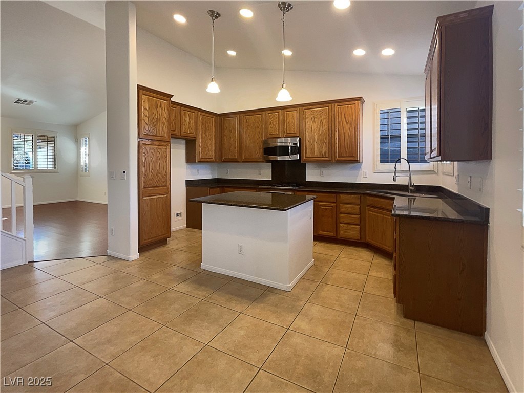 2756 Blairgowrie Drive Property Photo 10