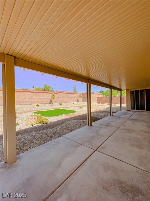 6811 Desert Island Street Property Photo 15
