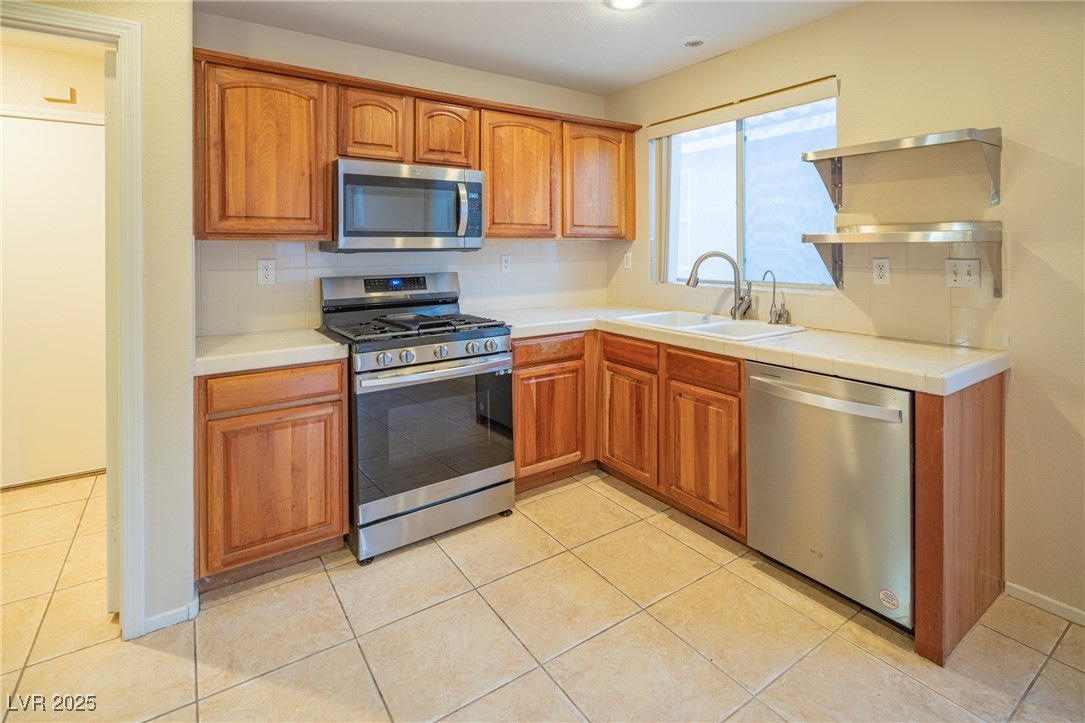 3725 Shanagolden Street Property Photo 11