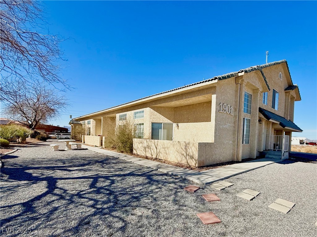1901 East Calvada Boulevard Property Photo 4