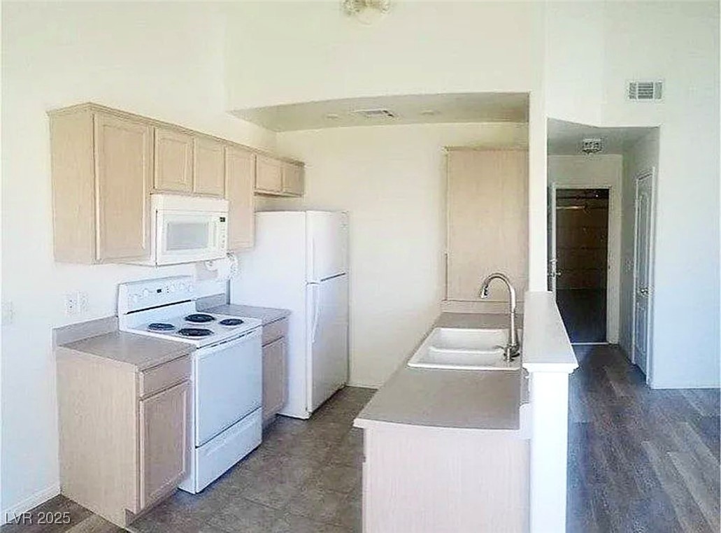 1901 East Calvada Boulevard Property Photo 6