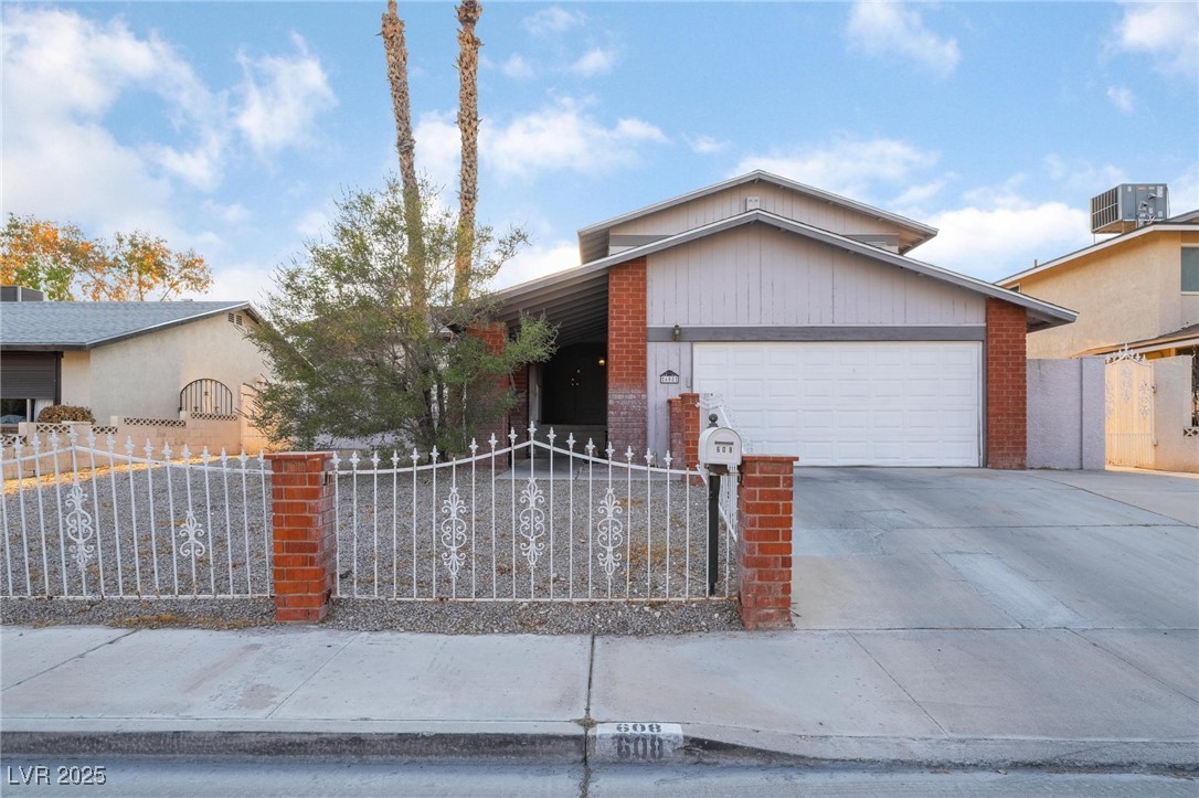 608 Cragin Park Drive Property Photo 3