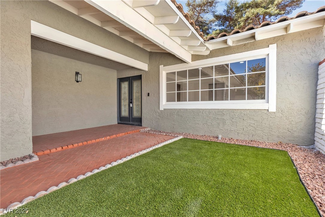 2108 Plaza Del Dios Property Photo 3