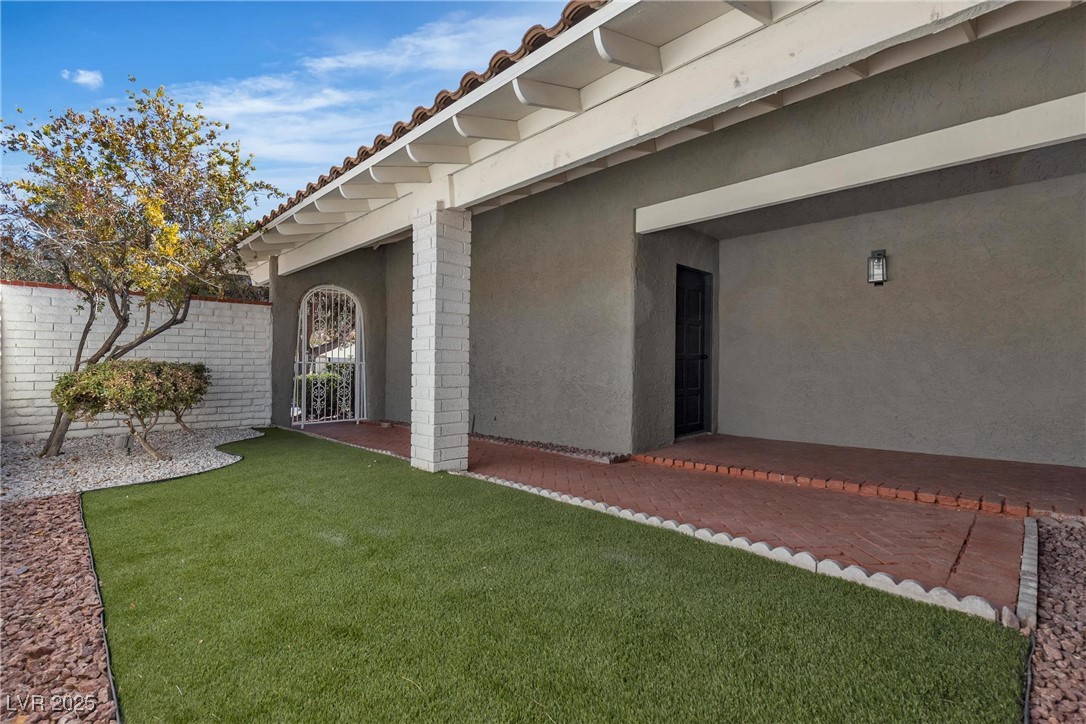 2108 Plaza Del Dios Property Photo 4