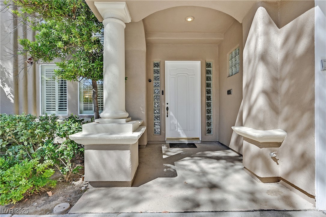 8460 Carmel Ridge Court Property Photo 2