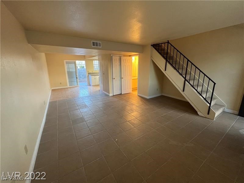 2112 Sun Avenue H Property Photo 3
