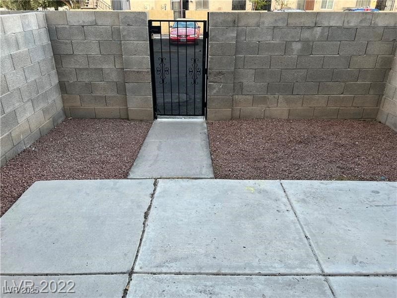 2112 Sun Avenue H Property Photo 5