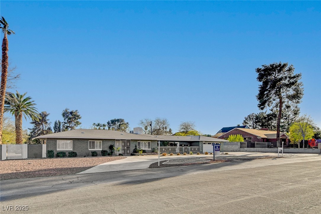 2711 Ashby Avenue Property Photo 2