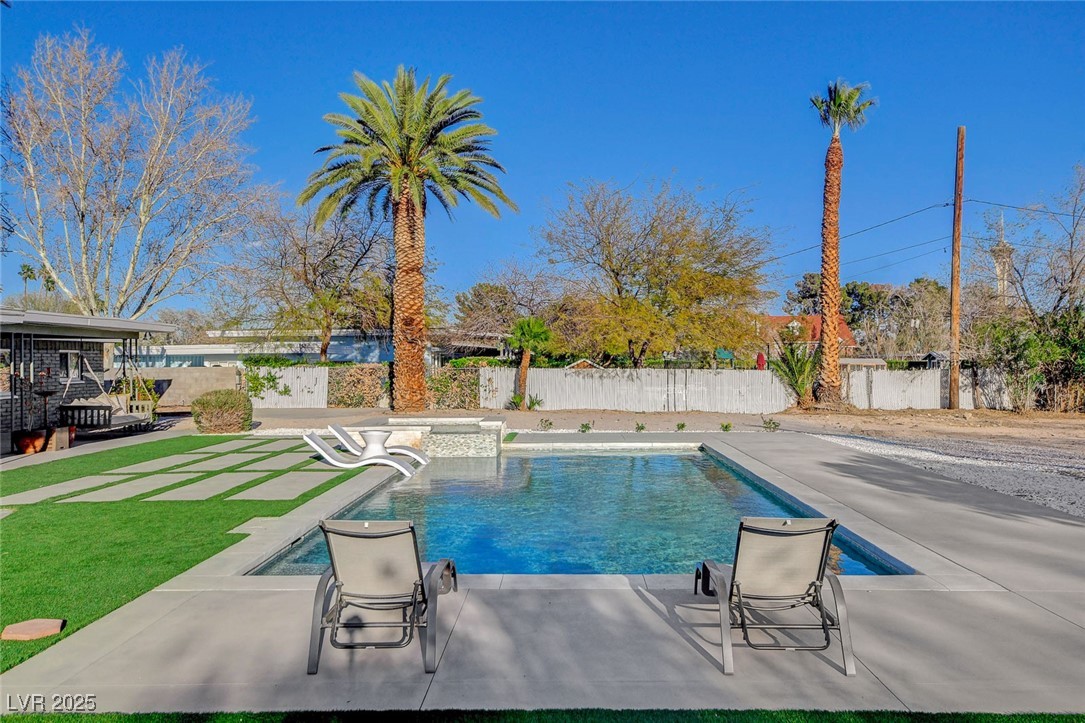 2711 Ashby Avenue Property Photo 5