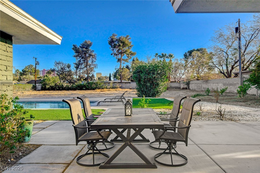 2711 Ashby Avenue Property Photo 8