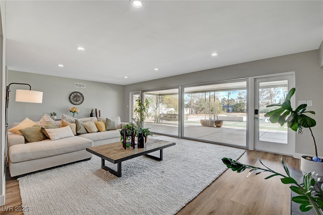 2711 Ashby Avenue Property Photo 9