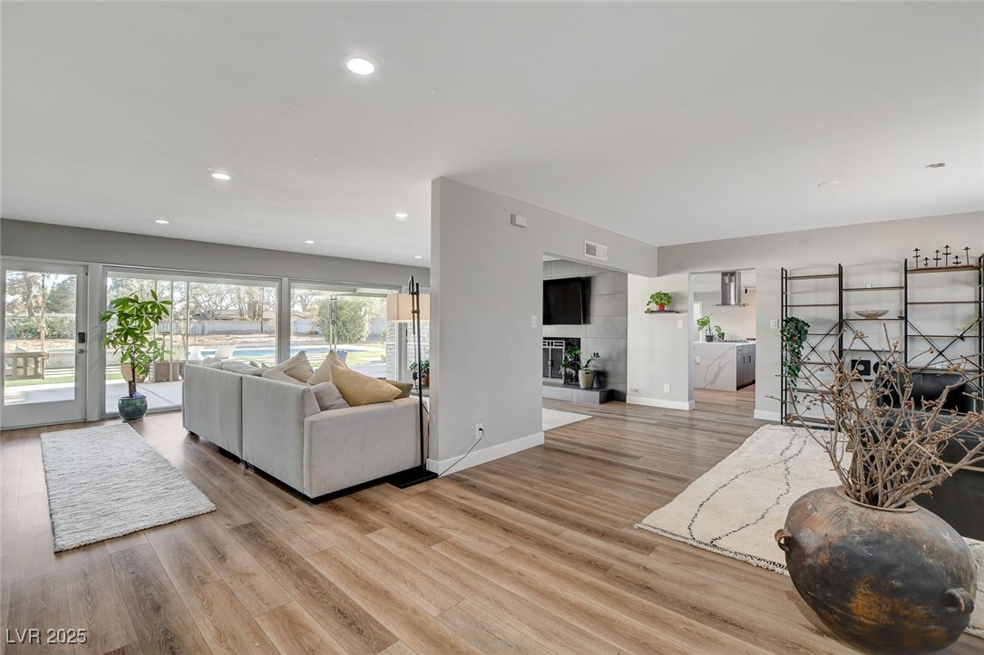 2711 Ashby Avenue Property Photo 11