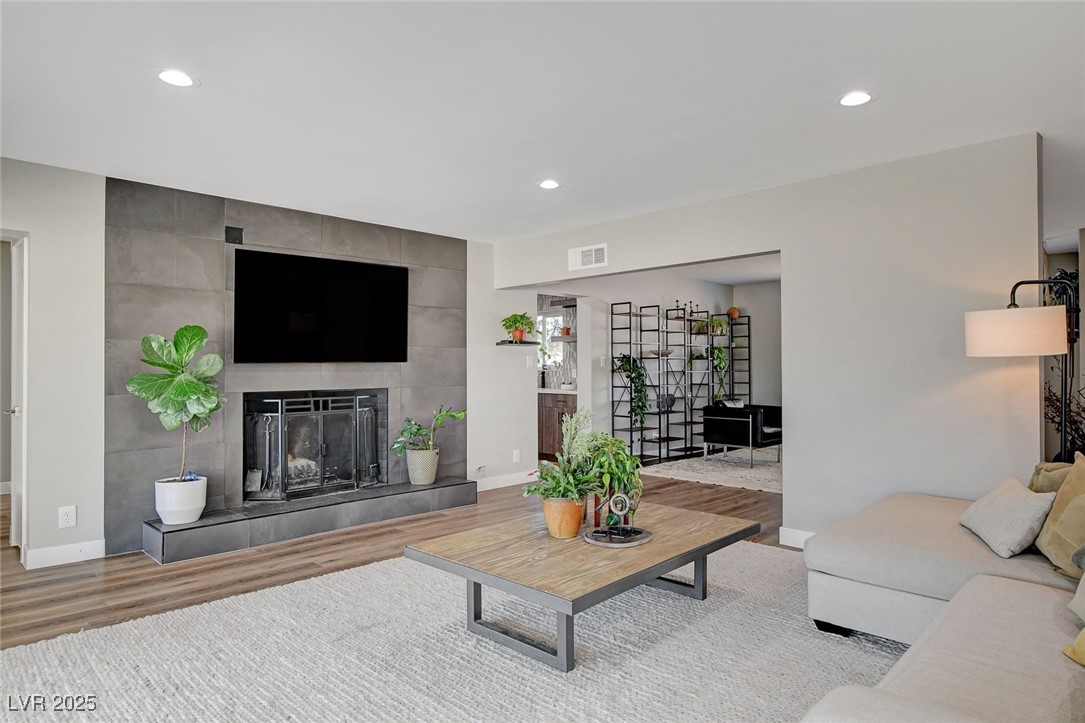 2711 Ashby Avenue Property Photo 12