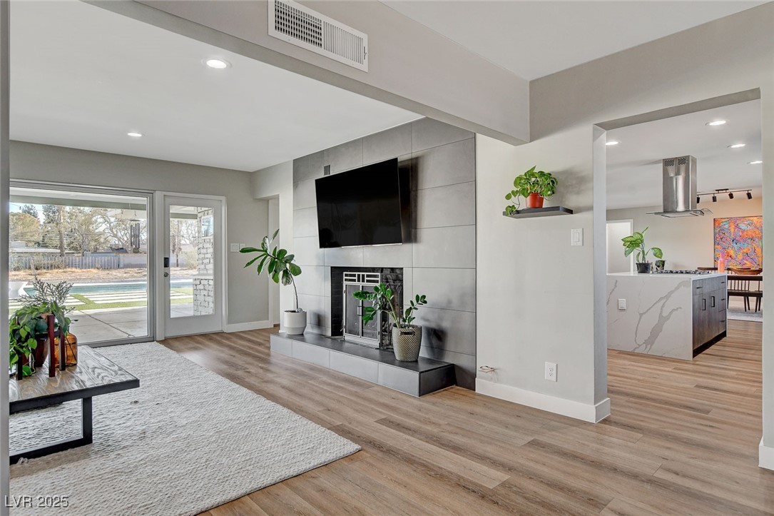 2711 Ashby Avenue Property Photo 13