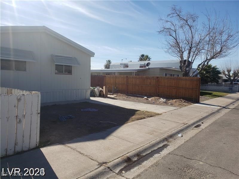5545 Everglade Street Property Photo 2