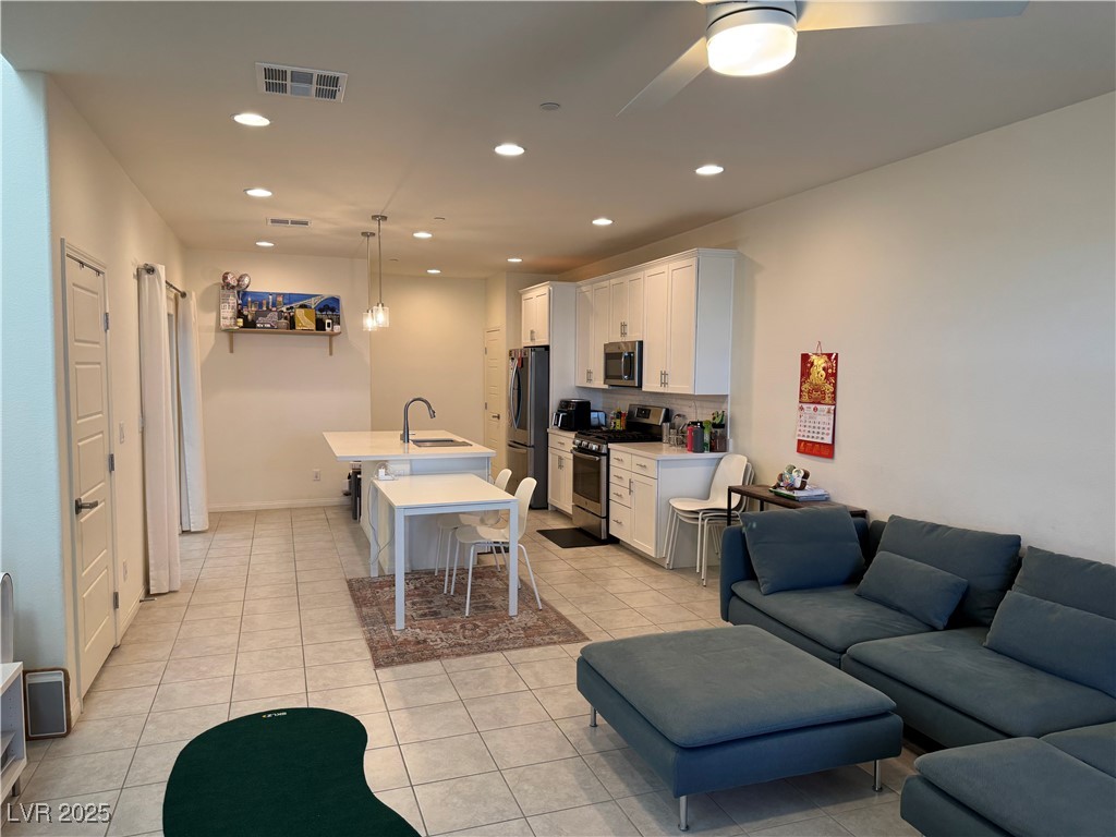 809 East Sunset Road Property Photo 4