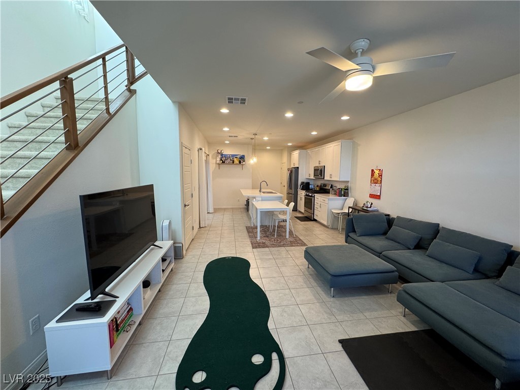 809 East Sunset Road Property Photo 7