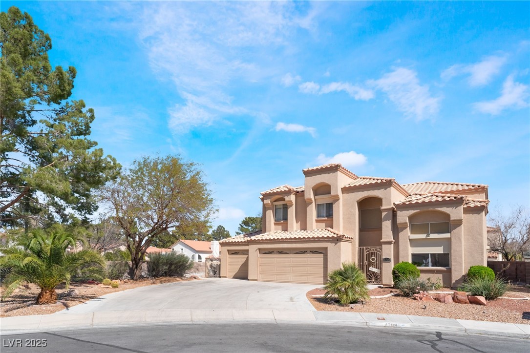 4708 Royal Sunset Court Property Photo 3