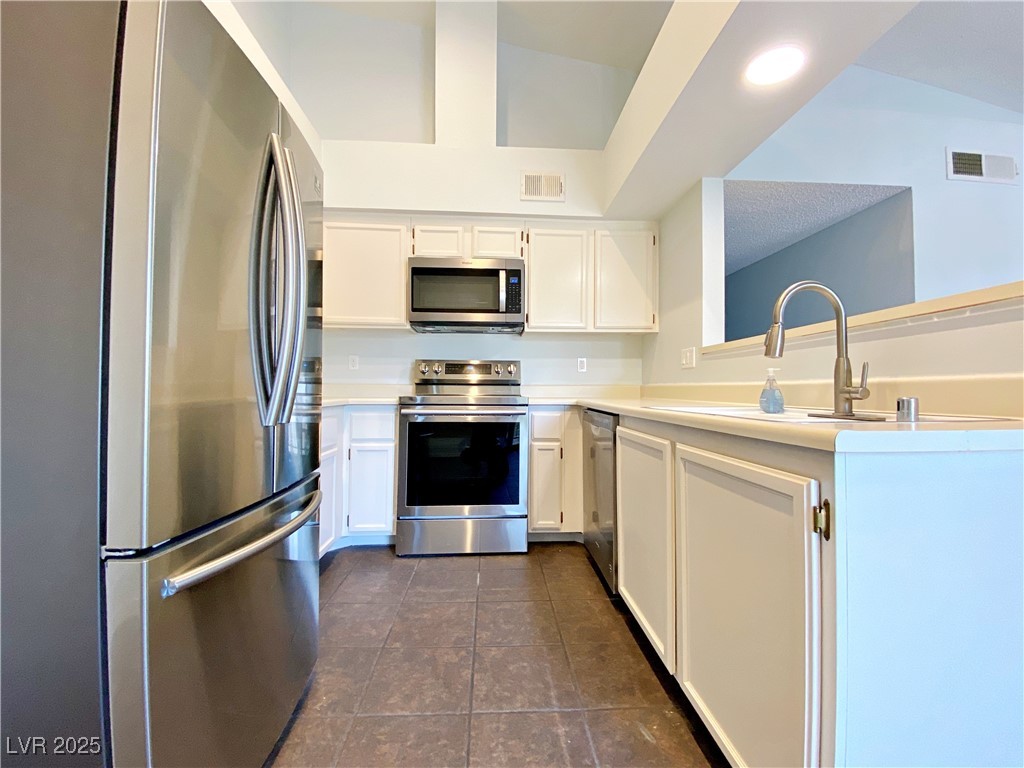 1575 West Warm Springs Road 1024 Property Photo 8