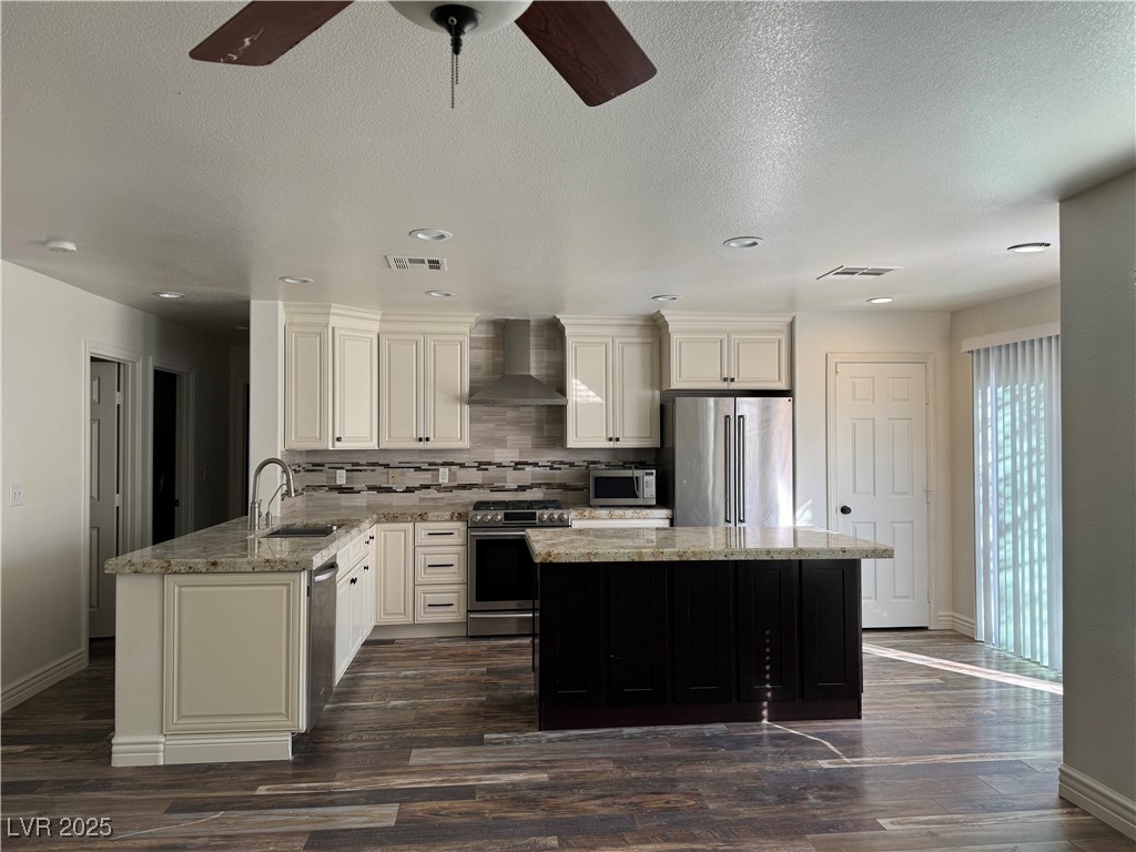 10799 Flame Vine Court Property Photo 8