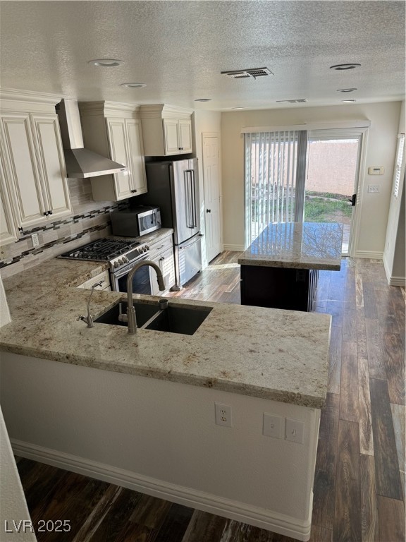 10799 Flame Vine Court Property Photo 9
