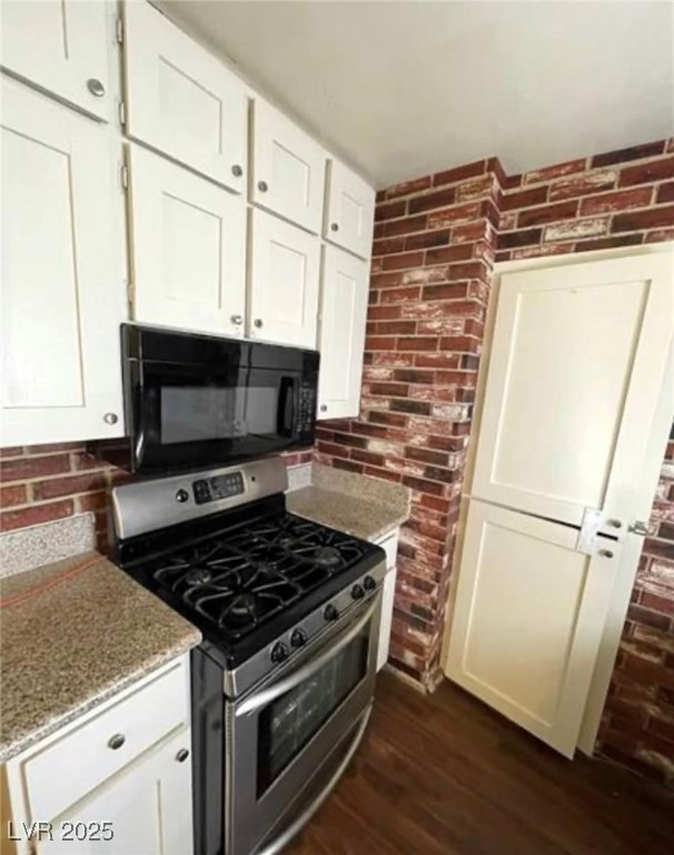 834 Benita Place Property Photo 7