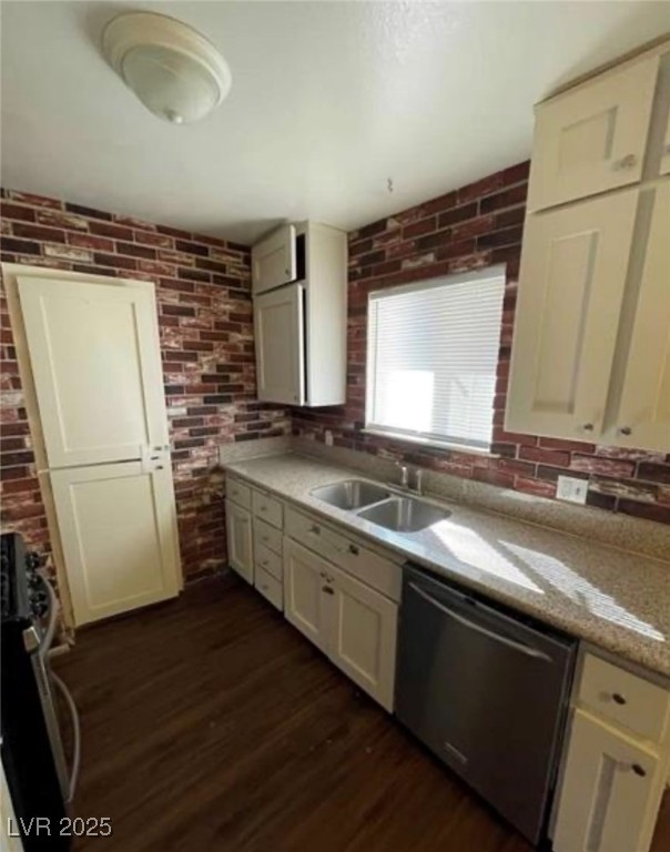 834 Benita Place Property Photo 8