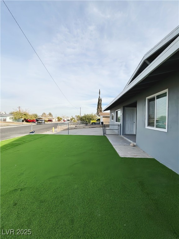 5409 Holmby Avenue Property Photo