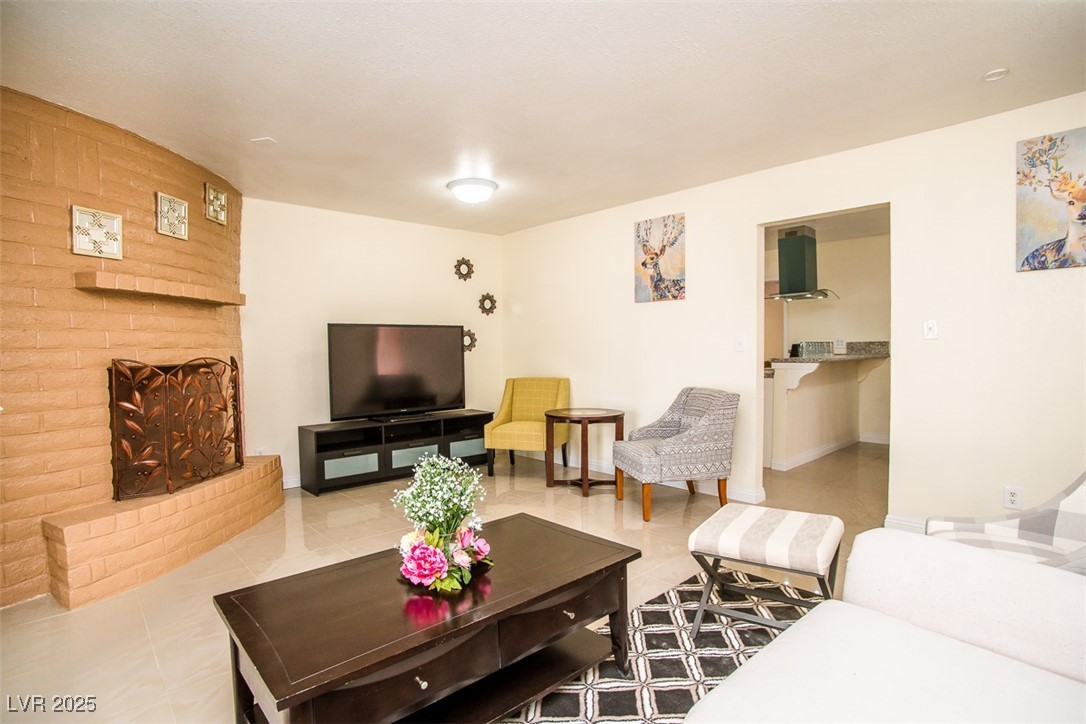 301 Falcon Lane Property Photo 6