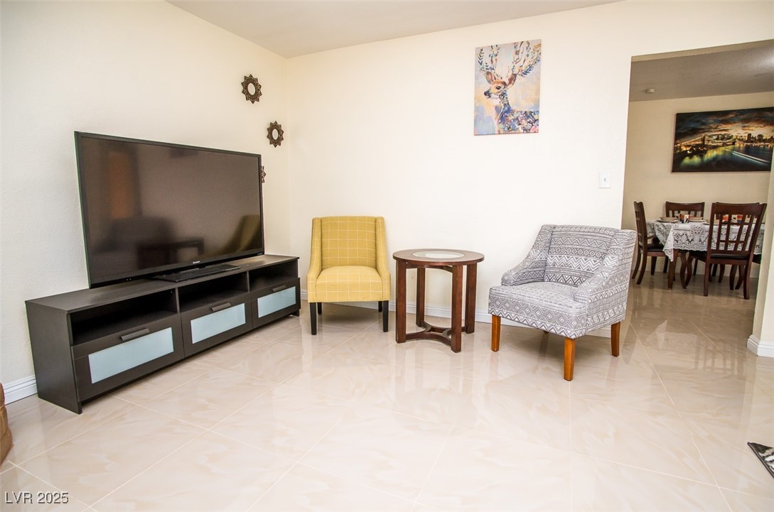 301 Falcon Lane Property Photo 8