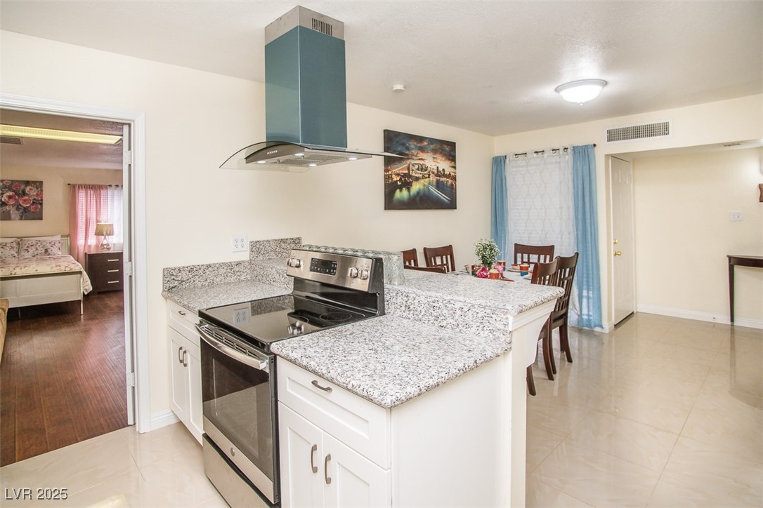 301 Falcon Lane Property Photo 11