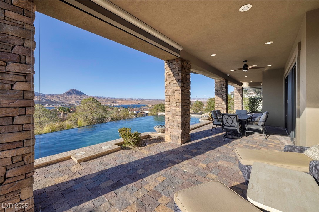 10 Via Potenza Court Property Photo 18