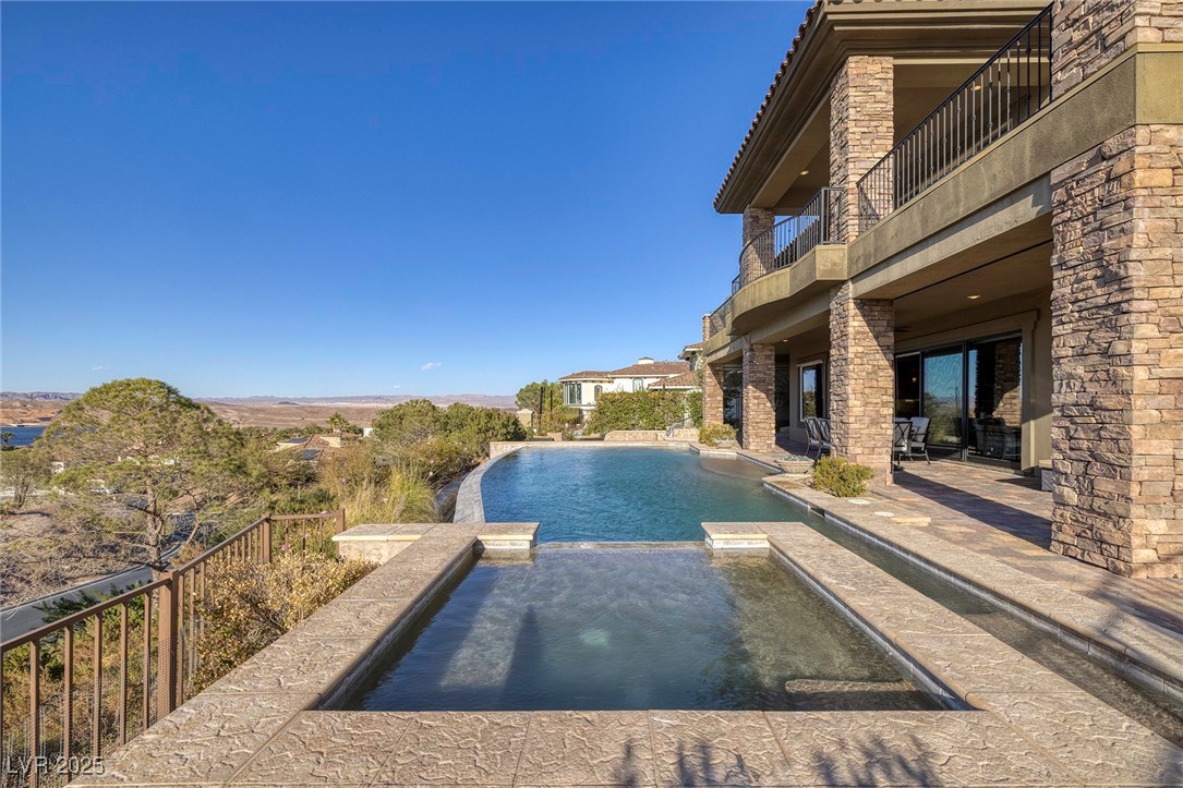 10 Via Potenza Court Property Photo 20