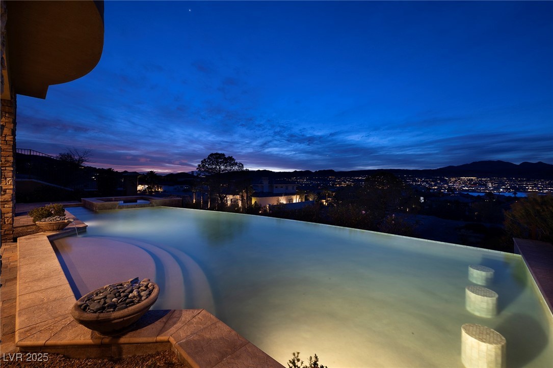 10 Via Potenza Court Property Photo 44
