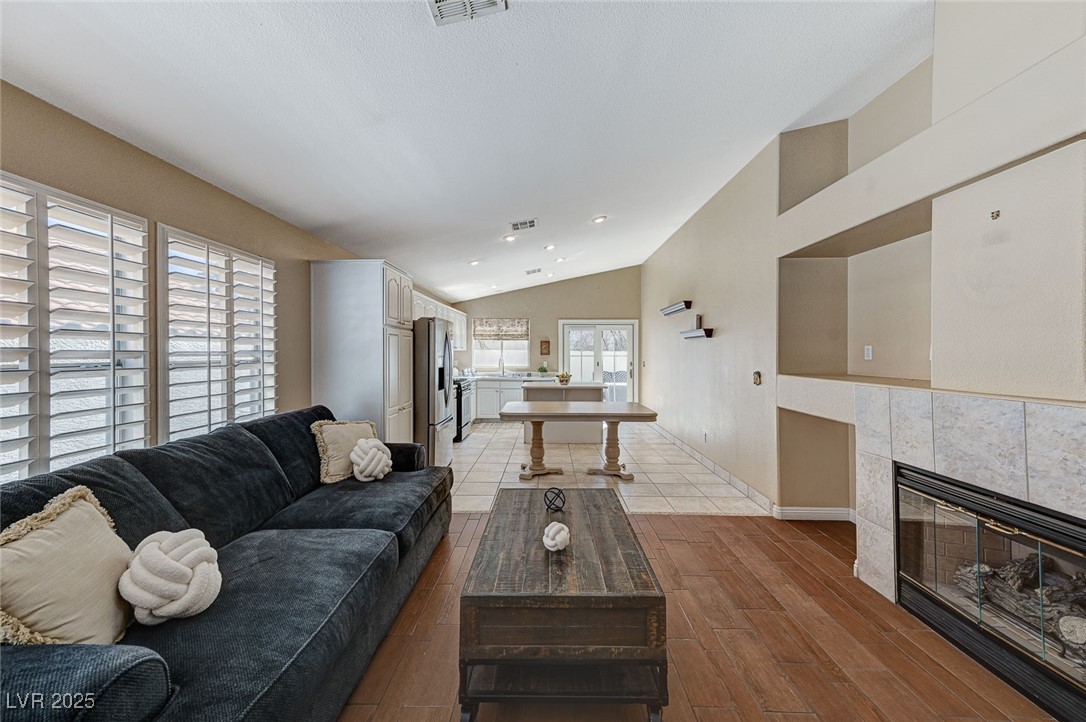 280 Pear Meadow Street Property Photo 7